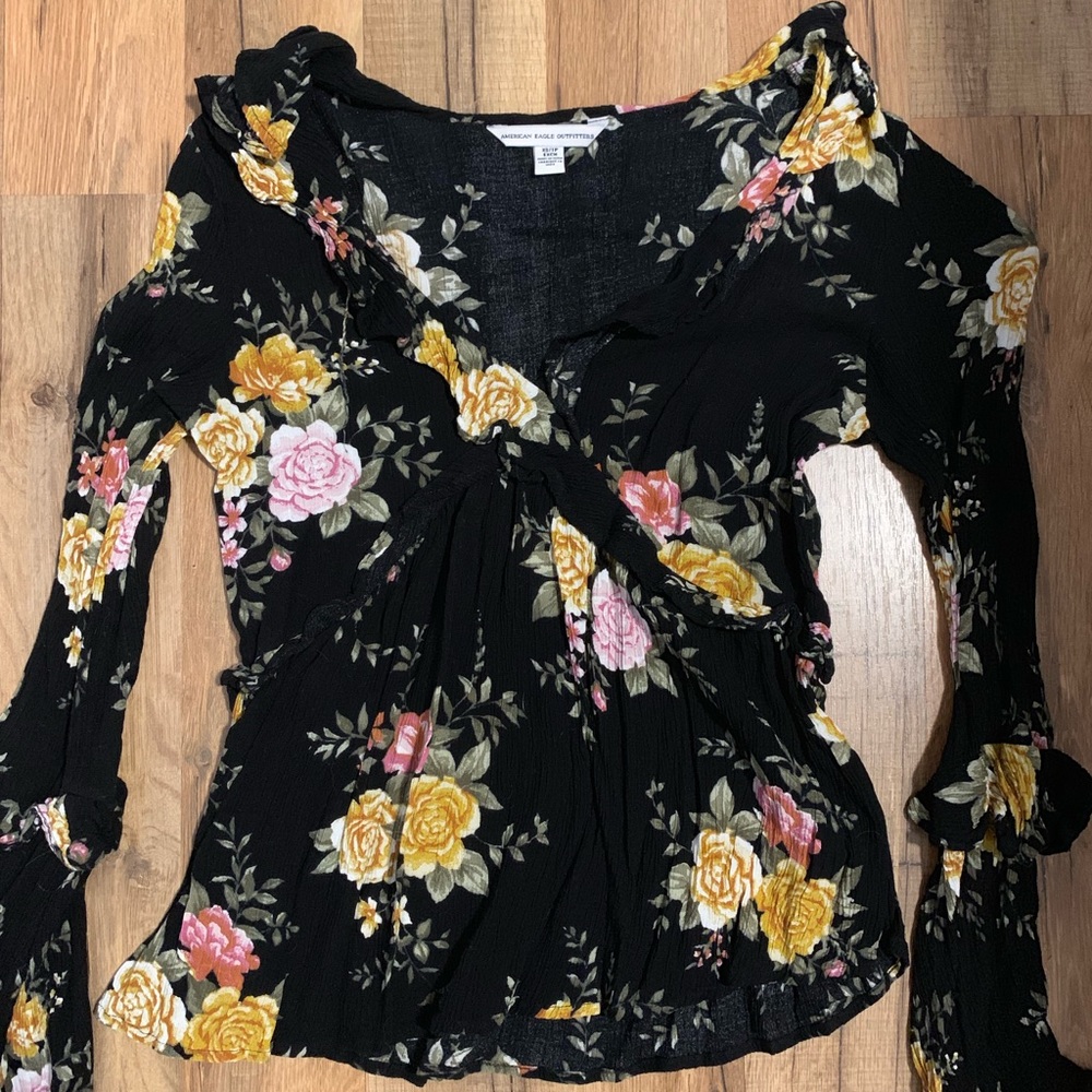 Black long sleeve layered American eagle shirt